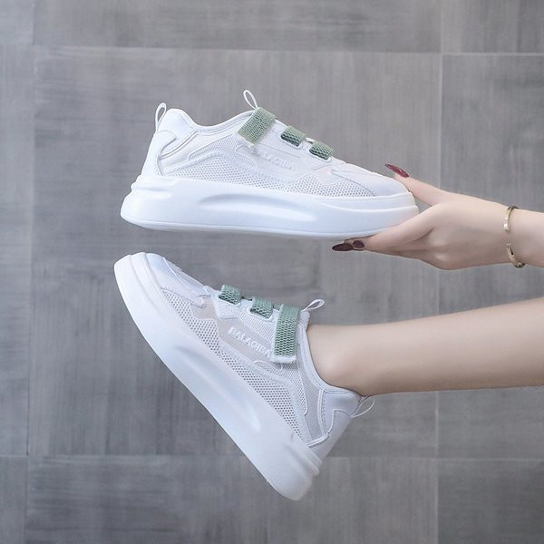 Női alkalmi tornacipő színes foltokkal, lapos talppal