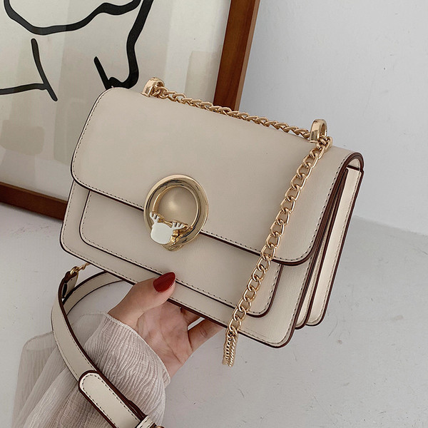 Elegantna ženska torba s dugom ručkom i metalnim ukrasom