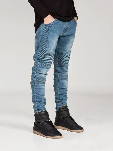 Férfi modern farmerhez illeszkedő modell