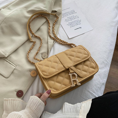 Eko bőrből készült női táska hosszú füllel, fém díszítéssel