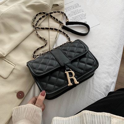 Eko bőrből készült női táska hosszú füllel, fém díszítéssel