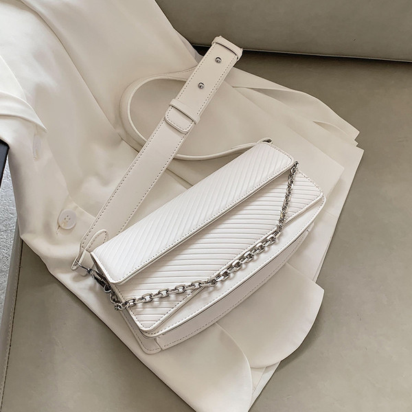 Modern női táska eco bőrből és hosszú füllel