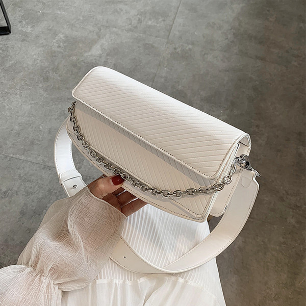 Modern női táska eco bőrből és hosszú füllel