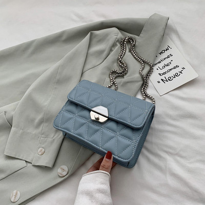 Modern női táska fém rögzítéssel