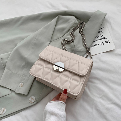 Modern női táska fém rögzítéssel