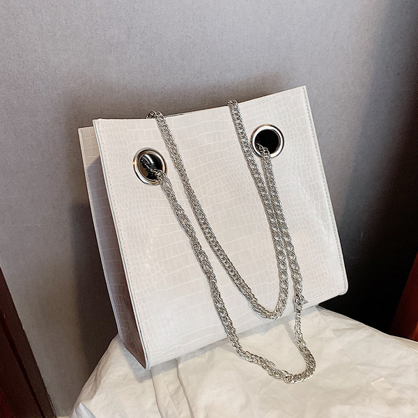 Modern női táska fém rövid fogantyúval