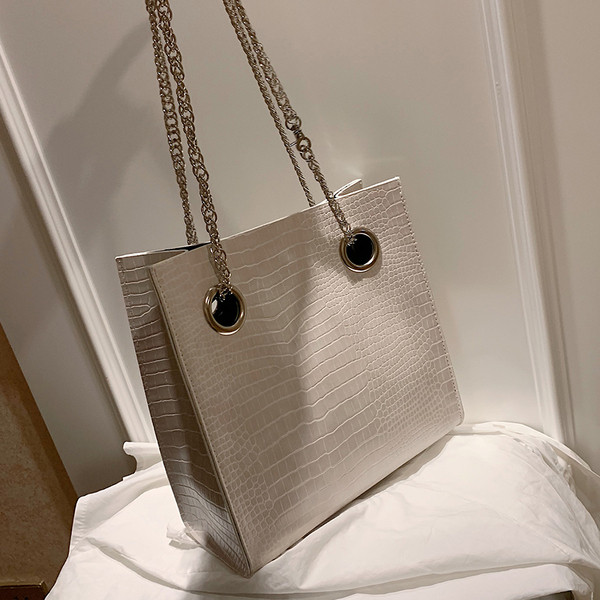 Modern női táska fém rövid fogantyúval