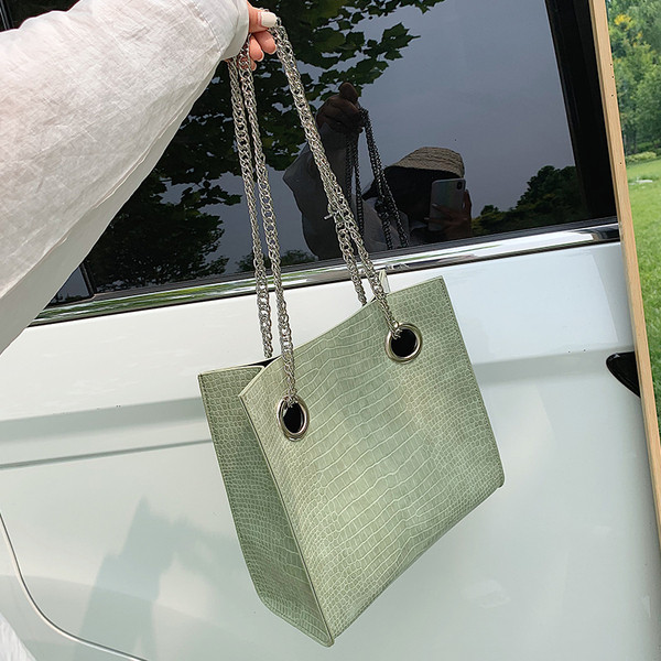 Modern női táska fém rövid fogantyúval