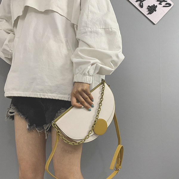 Női táska hosszú füllel, öko bőrből