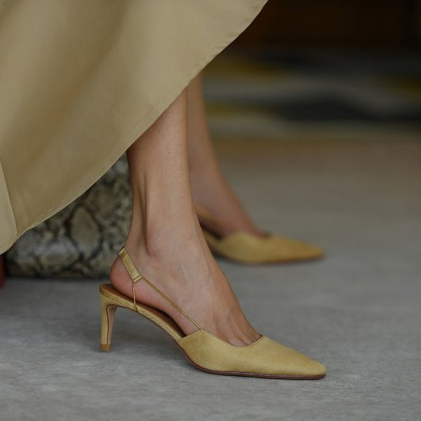 Új modell nyári szandál hegyes modell eco velúrból