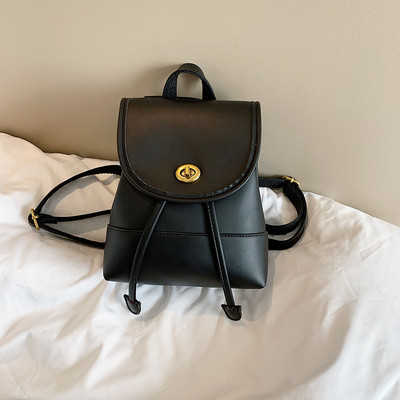 Modern női hátizsák eko bőrből, fém rögzítéssel