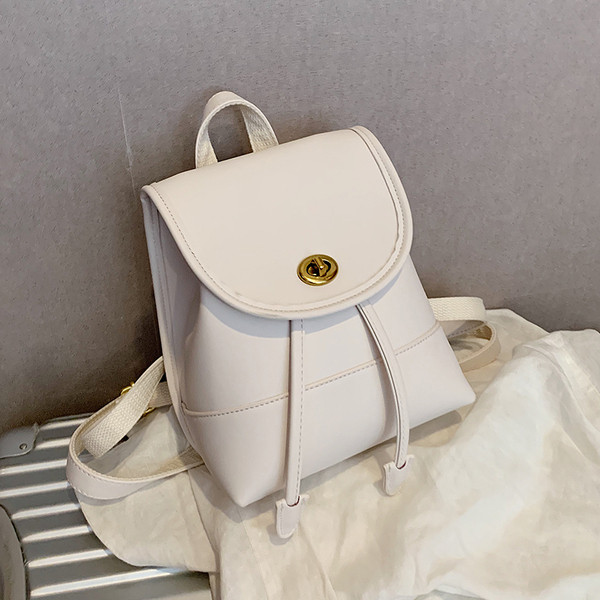 Modern női hátizsák eko bőrből, fém rögzítéssel