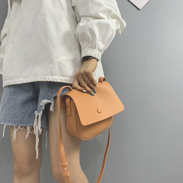 Ženska svakodnevna torba od eko kože sa dugom ručkom u više boja