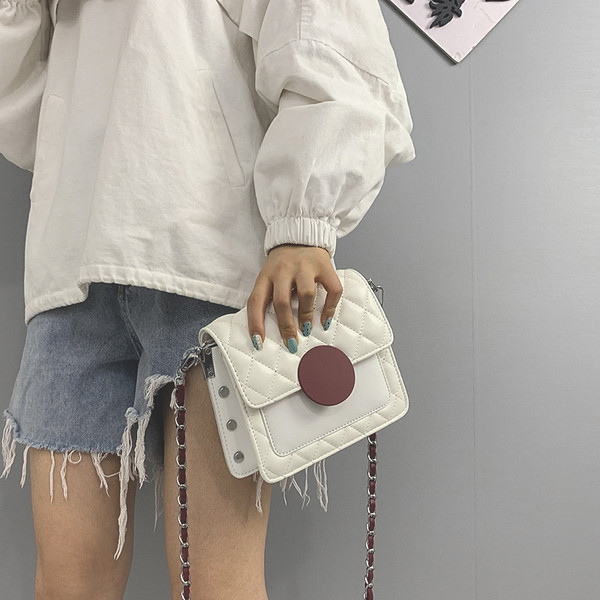 Női táska hosszú fém fogantyúval, öko bőrből