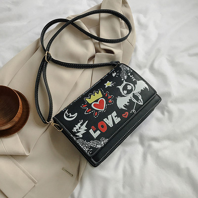 Modern női táska színes mintával, hosszú füllel, öko bőrből