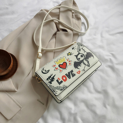 Modern női táska színes mintával, hosszú füllel, öko bőrből