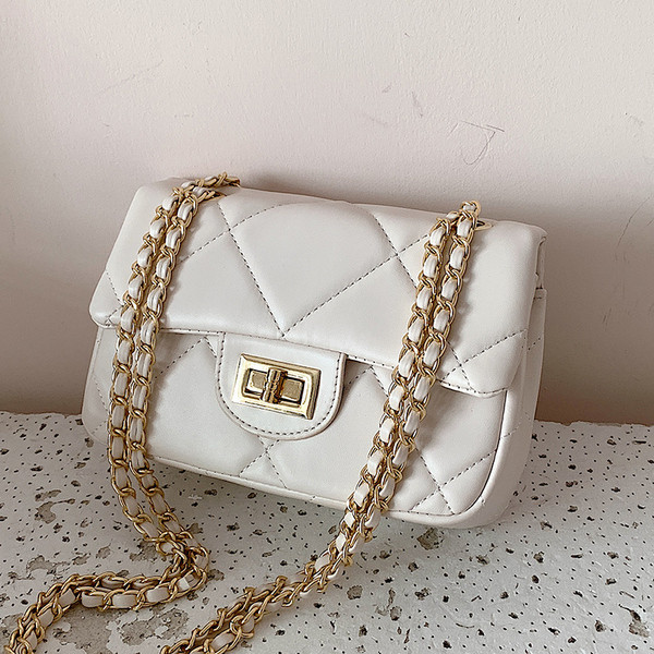 Modern női táska öko bőrből és hosszú fém fogantyúval