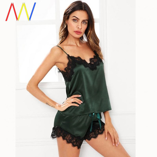 Női szatén pizsama két részből, csipkével