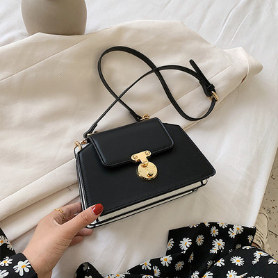 Modern női ökobőr táska fém elemmel és hosszú füllel