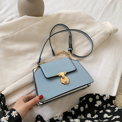 Modern női ökobőr táska fém elemmel és hosszú füllel