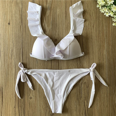 Kétrészes női fürdőruha mély nyakkivágással és megkötővel