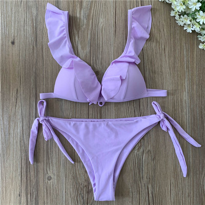 Kétrészes női fürdőruha mély nyakkivágással és megkötővel