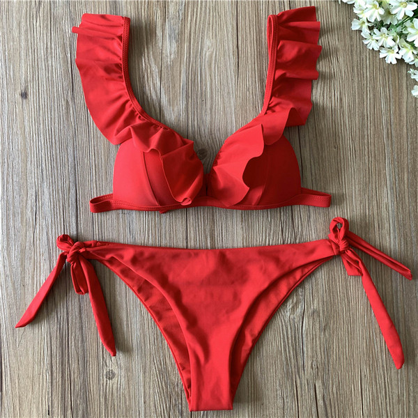 Kétrészes női fürdőruha mély nyakkivágással és megkötővel