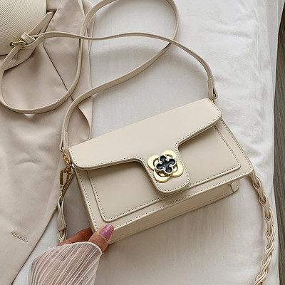 Modern női táska eko bőrből, fém rögzítéssel