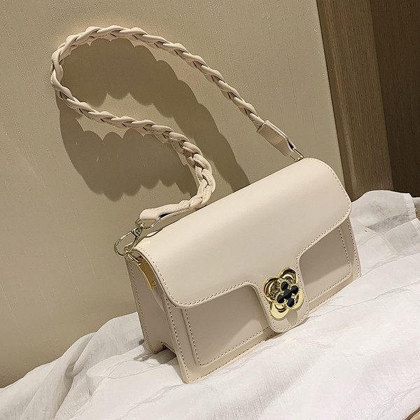 Modern női táska eko bőrből, fém rögzítéssel