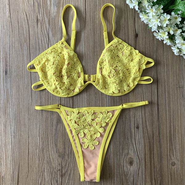 НОВ модел  дамски бански от две части с дантела 