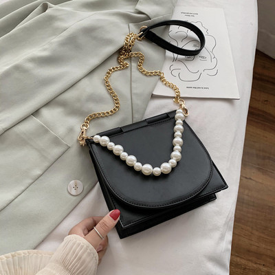 Női táska hosszú lánccal és gyöngyökkel