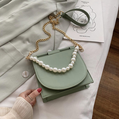 Női táska hosszú lánccal és gyöngyökkel