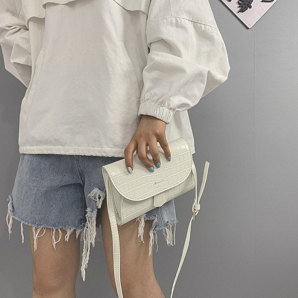 Öko bőrből készült női táska hosszú füllel, négy színben