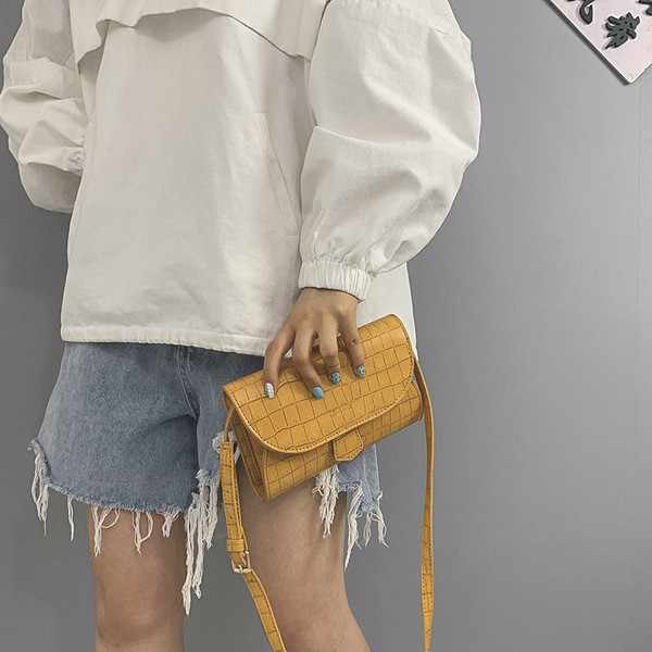 Öko bőrből készült női táska hosszú füllel, négy színben