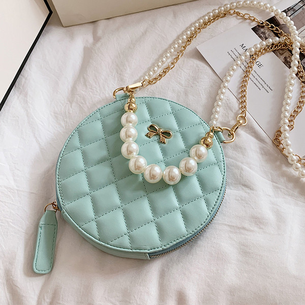 Modern női táska hosszú füllel - kerek forma