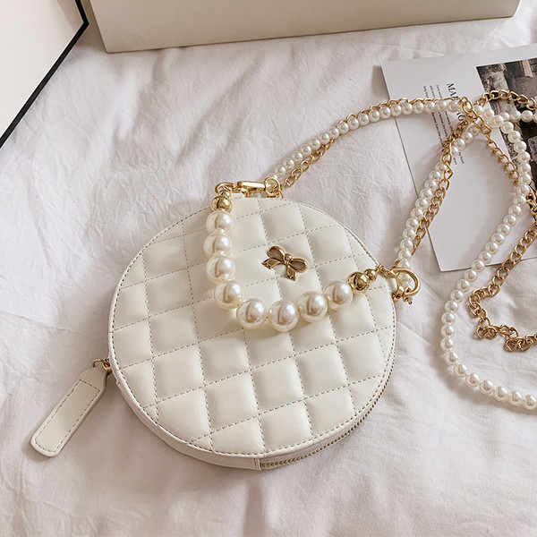 Modern női táska hosszú füllel - kerek forma