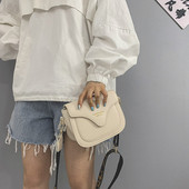 Műbőr női táska textil fogantyúval