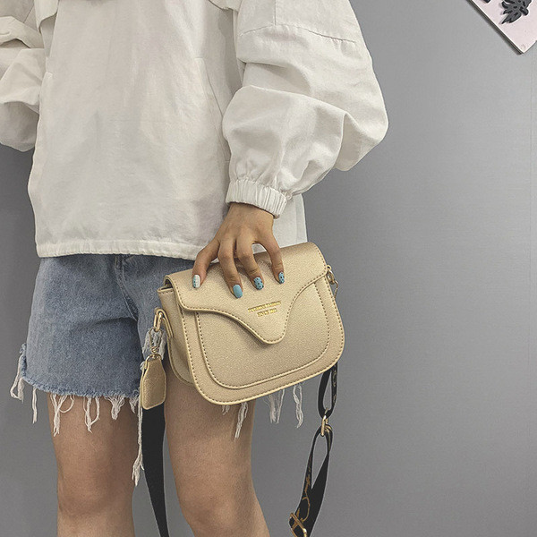 Műbőr női táska textil fogantyúval