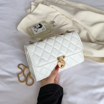 Sieviešu soma no eko ādas ar metāla aizdari un garu rokturi