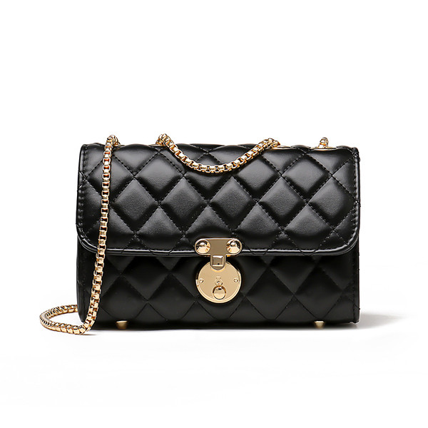 Sieviešu soma no eko ādas ar metāla aizdari un garu rokturi