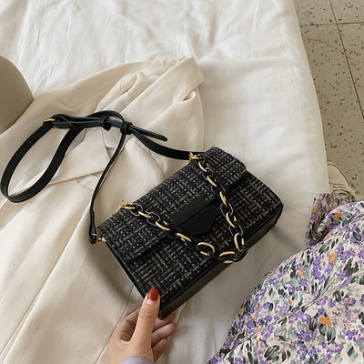 Γυναικεία υφασμάτινη τσάντα με μακριά λαβή και μεταλλική ταφή