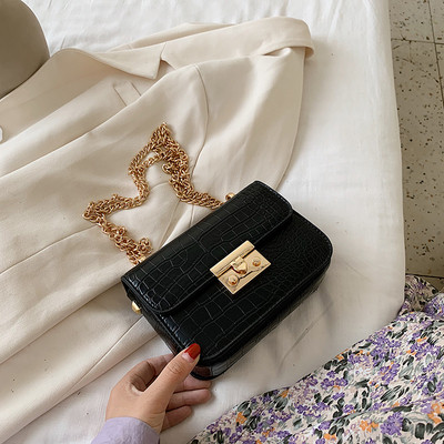 Ženska kožna torba sa dva metalna lančića