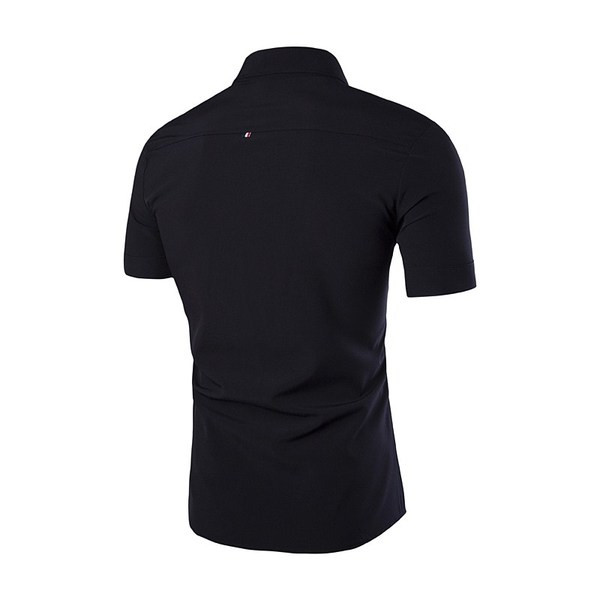 Modern férfi ing klasszikus gallérral és gombokkal