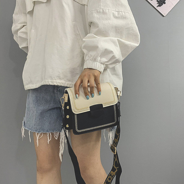 Öko bőrből készült női táska négyzet alakú, textil fogantyúval