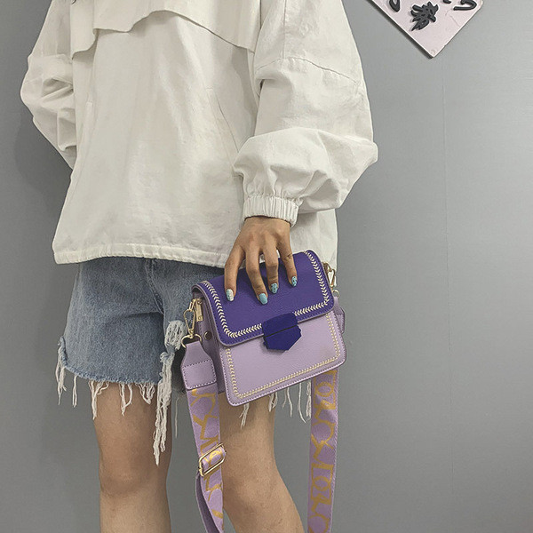 Öko bőrből készült női táska négyzet alakú, textil fogantyúval