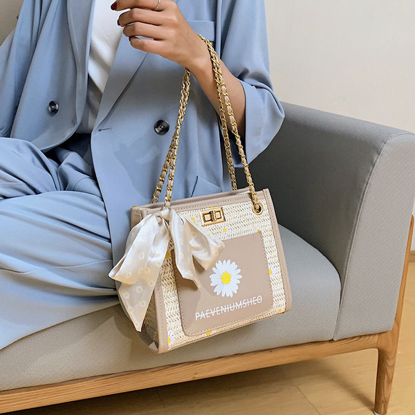 Ženska torba na rame s trakom cvijeća