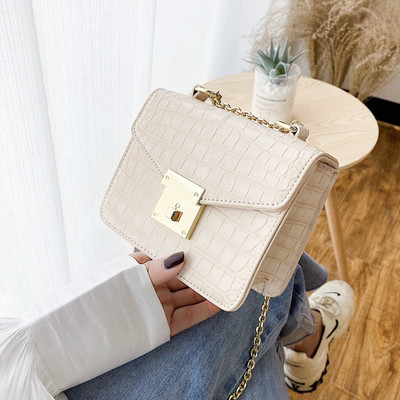 Női táska két fém füllel, eko bőrből több színben