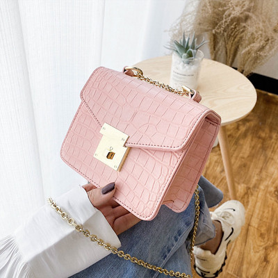 Női táska két fém füllel, eko bőrből több színben