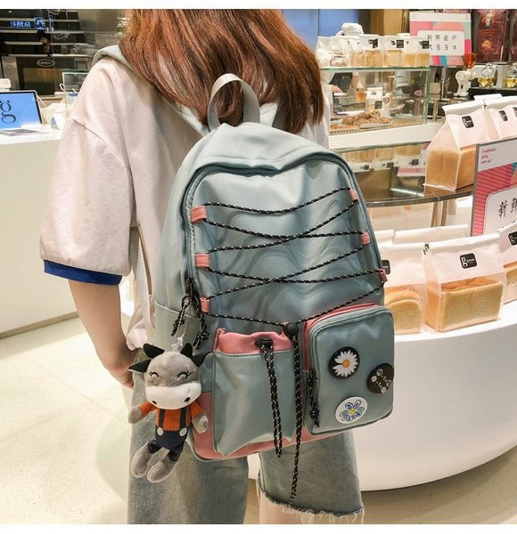 Uue mudeli naiste seljakott esitaskute ja lukuga