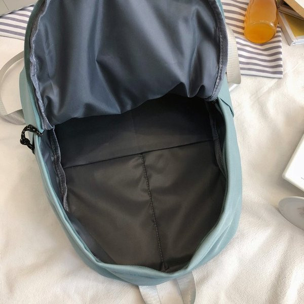 Uue mudeli naiste seljakott esitaskute ja lukuga